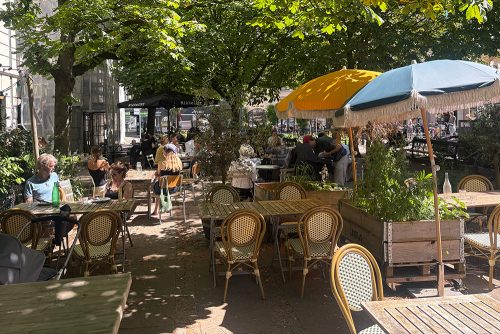 Udeservering og parasoller på Victor Borges Plads